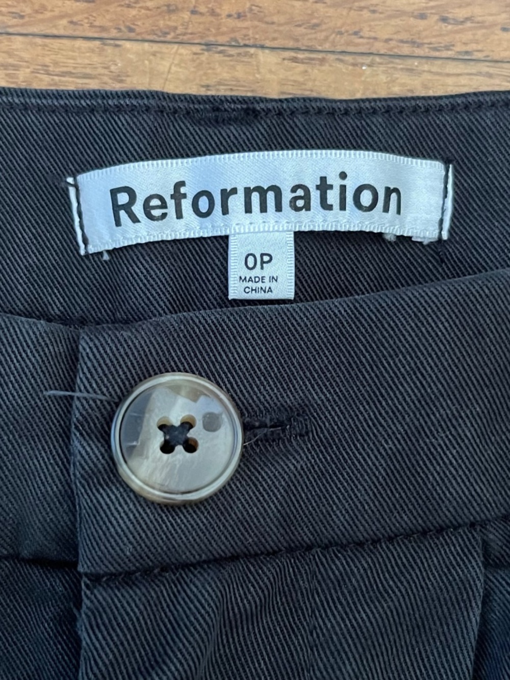 Reformation Mason Tencel Pleated Trousers - Picture 4 of 9
